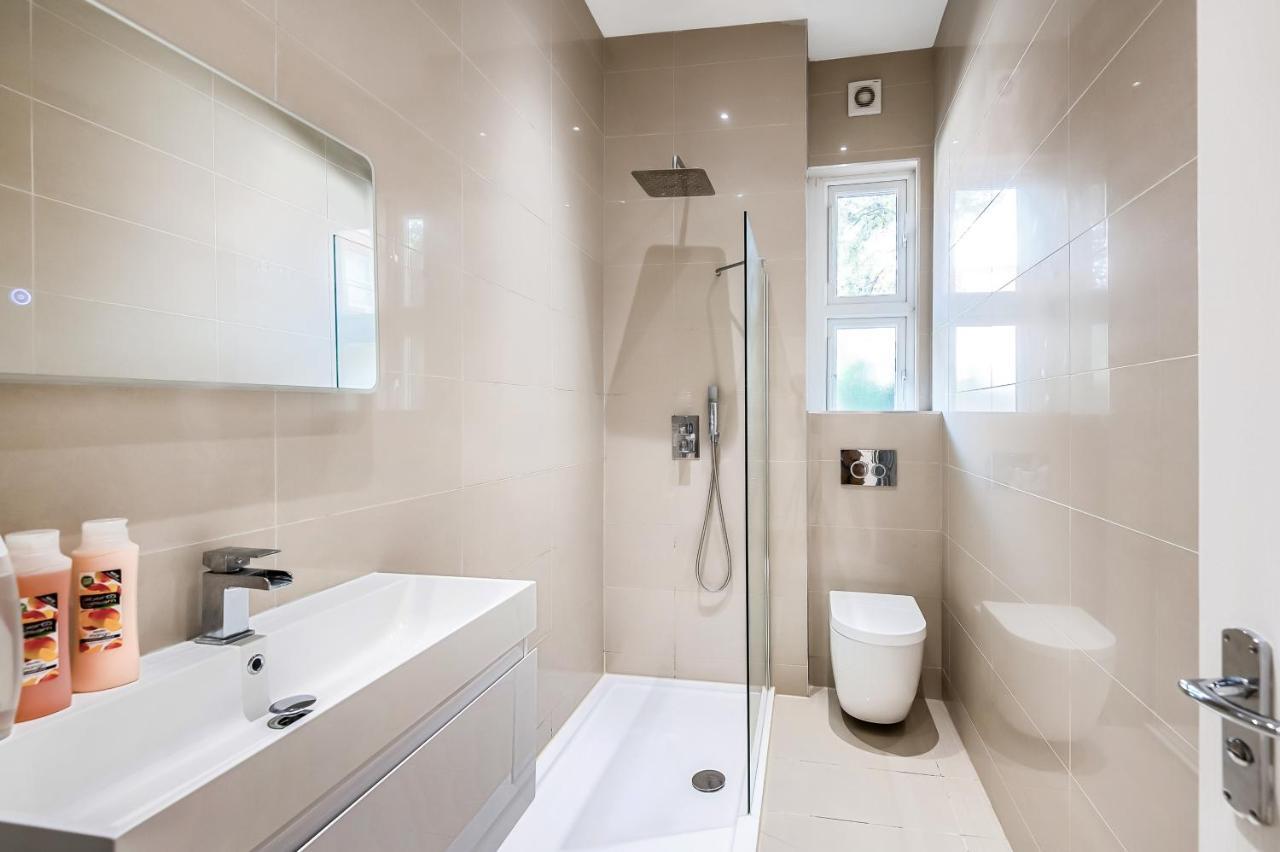 Appartamento Modern And Light 2 Bed Flat In Sw2 Londra Esterno foto