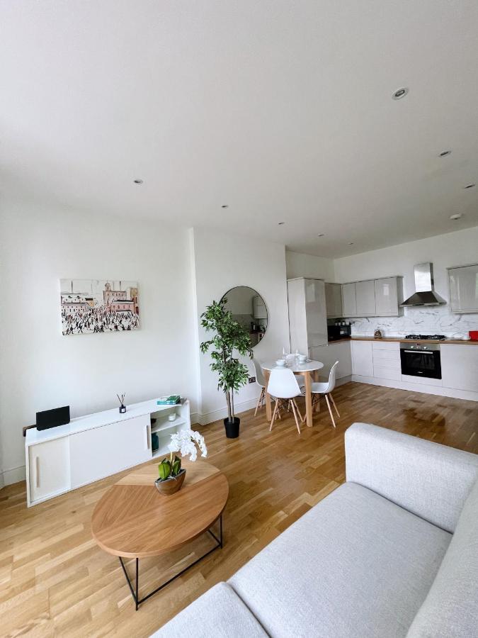 Appartamento Modern And Light 2 Bed Flat In Sw2 Londra Esterno foto